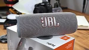 JBL Flip 6 - Mit großem Logo